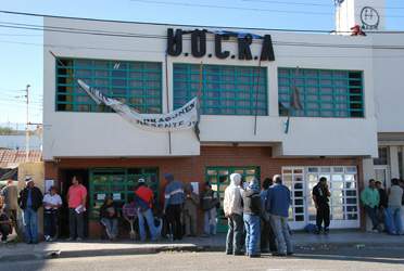 Manifestantes de la UOCRA provocan destrozos en el municipio