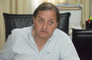 Linares: “algunos recién salen del huevo y quieren hablar de política”