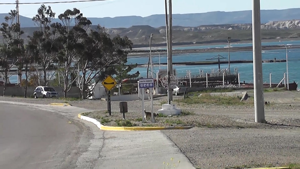 Caleta Córdova sin policías y sin ambulancias