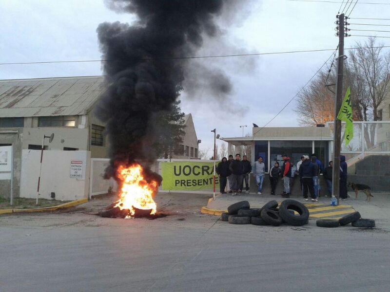 Trabajadores bloquean el acceso a Tecnotrol por despidos