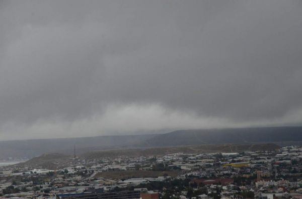 Lunes con lluvias y viento