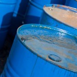 El petróleo saltó 4,5% en EEUU y el barril superó los 50 dólares