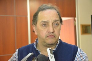 Linares sobre las pegatinas: “Tenemos que respetarnos”