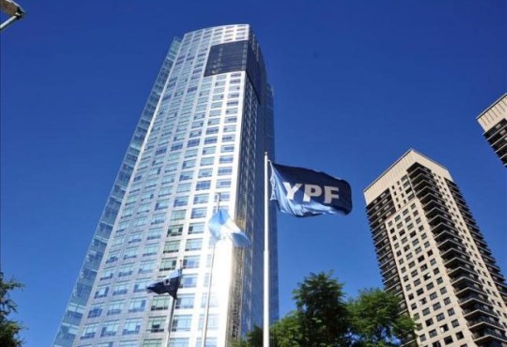 El presidente de YPF echará a cientos de empleados