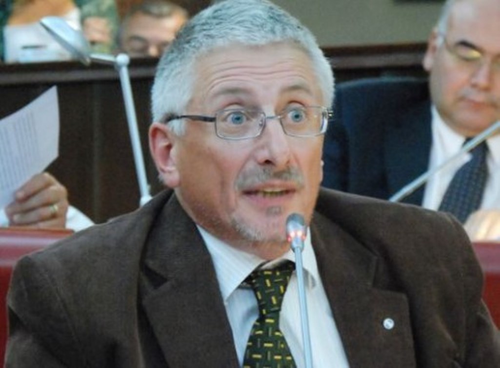 La oposición insiste con que García debe renunciar a su banca