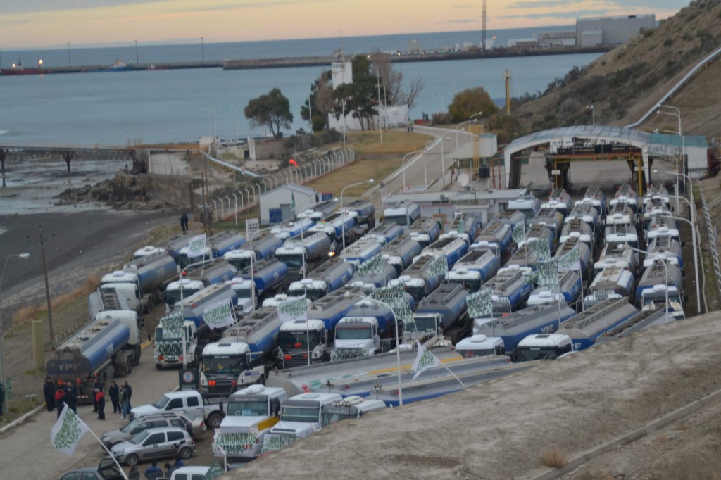 playa tanques camiones varados
