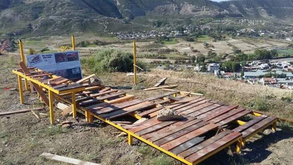 Rompieron el mirador del Cerro Chenque en Km 3