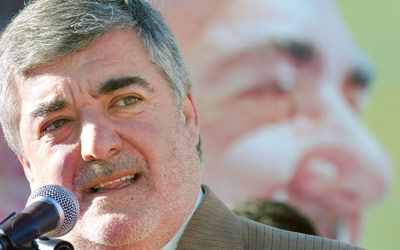 Das Neves es el único que se anima a enfrentar a Kirchner en el PJ