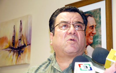 Mansilla un «raro» canditato a gobernador que respalda a otro postulante