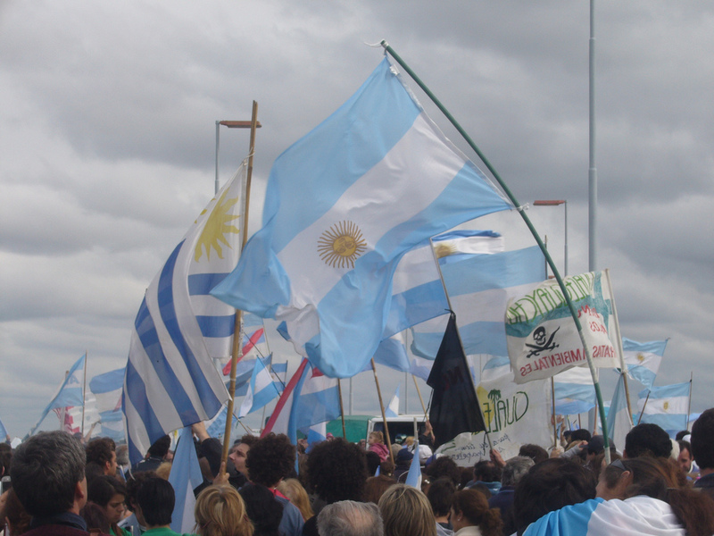 Para el gobierno de Mujica, el retorno de los piquetes contra Botnia es una «muy mala señal»