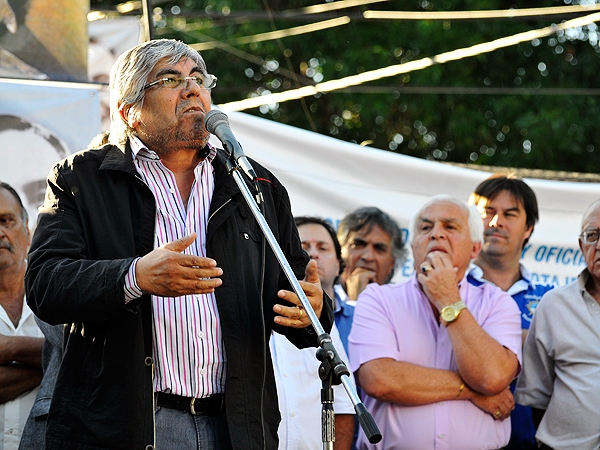 Moyano salió a confrontar con todo contra la Rosada