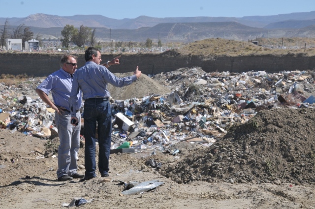 Avanzan los trabajos de saneamiento en la zona de la escombrera de km 9