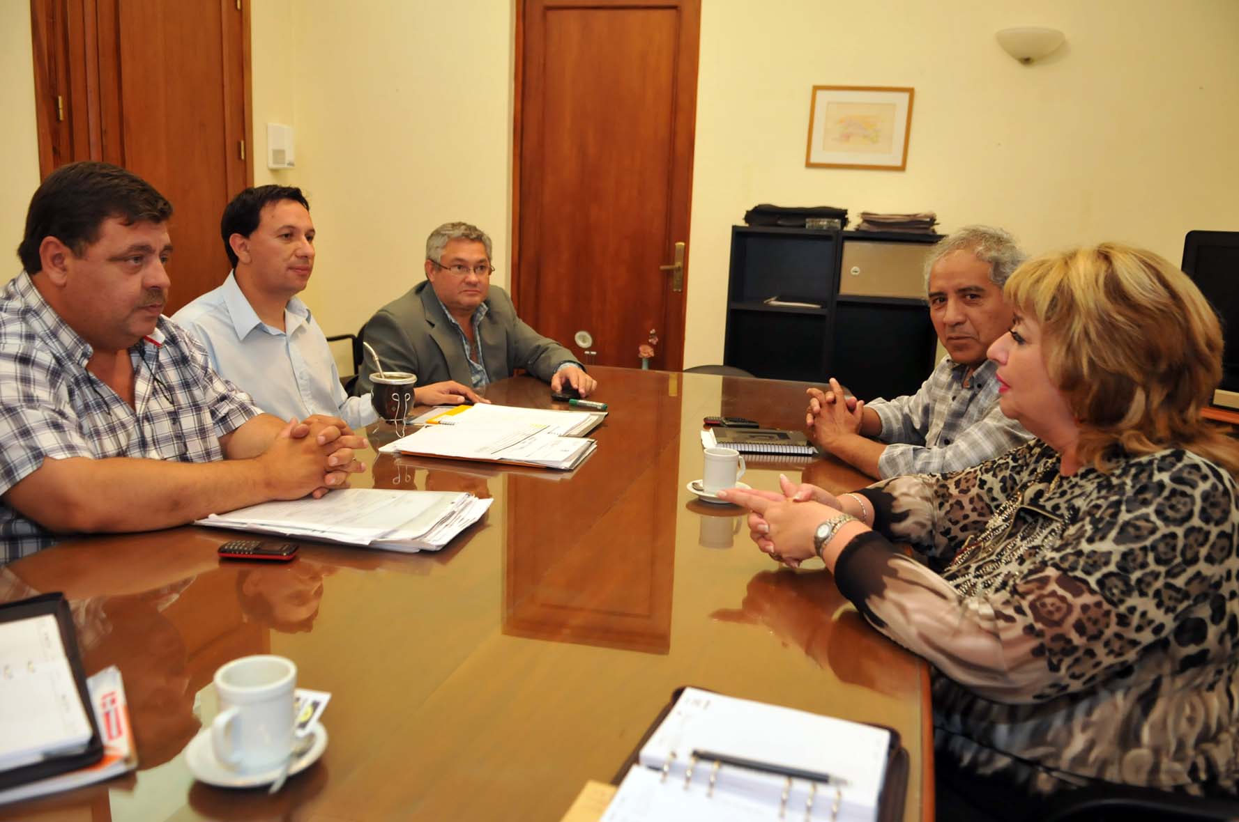 Acuerdan pautas de trabajo entre carteras sociales del municipio y provincia