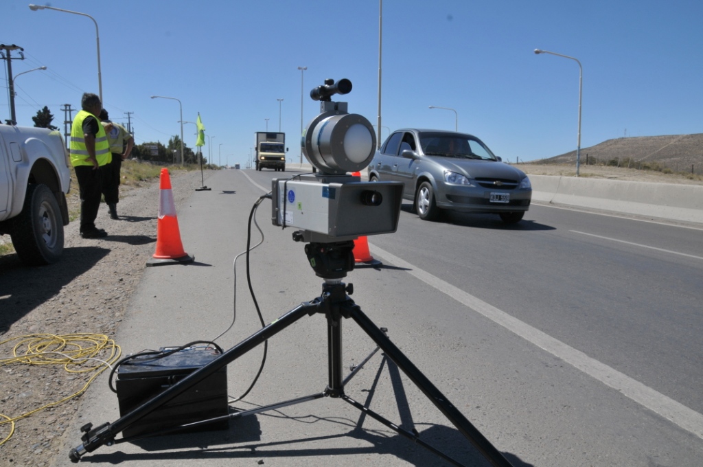 Radar móvil ya detecta excesos de velocidad en versión de prueba