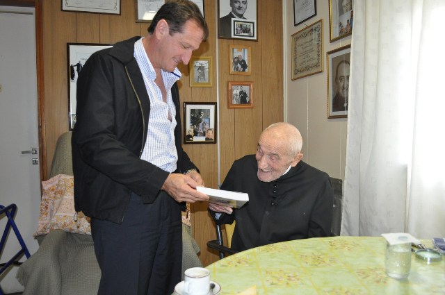 Zaffaroni visitó al Padre Corti
