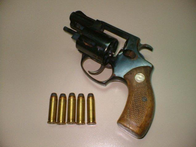 Choque entre camioneros deriva en amenaza con arma de fuego