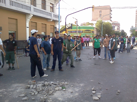 Tras la represión, los Camioneros lanzaron un paro total