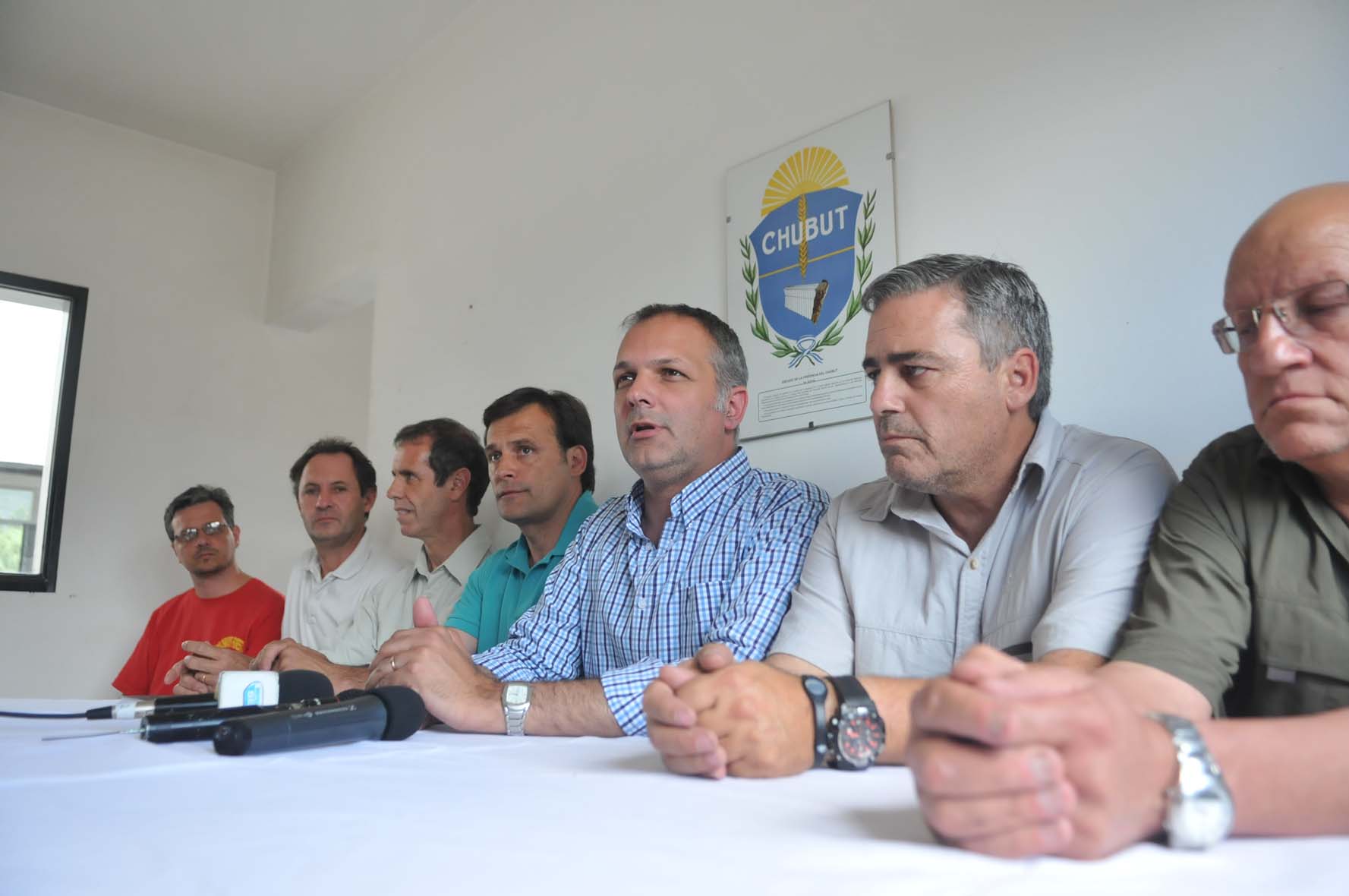 Acelerarán todo lo posible el retorno de servicios para El Hoyo y alrededores