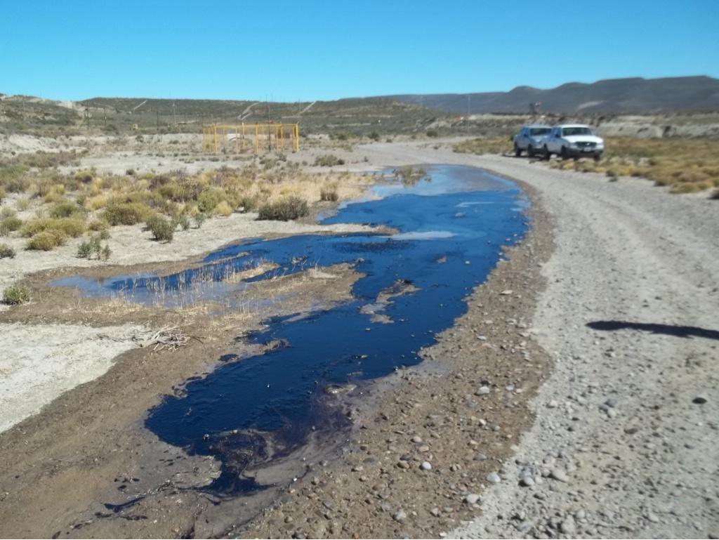 60 cúbicos de petróleo derramados en Manantiales Behr