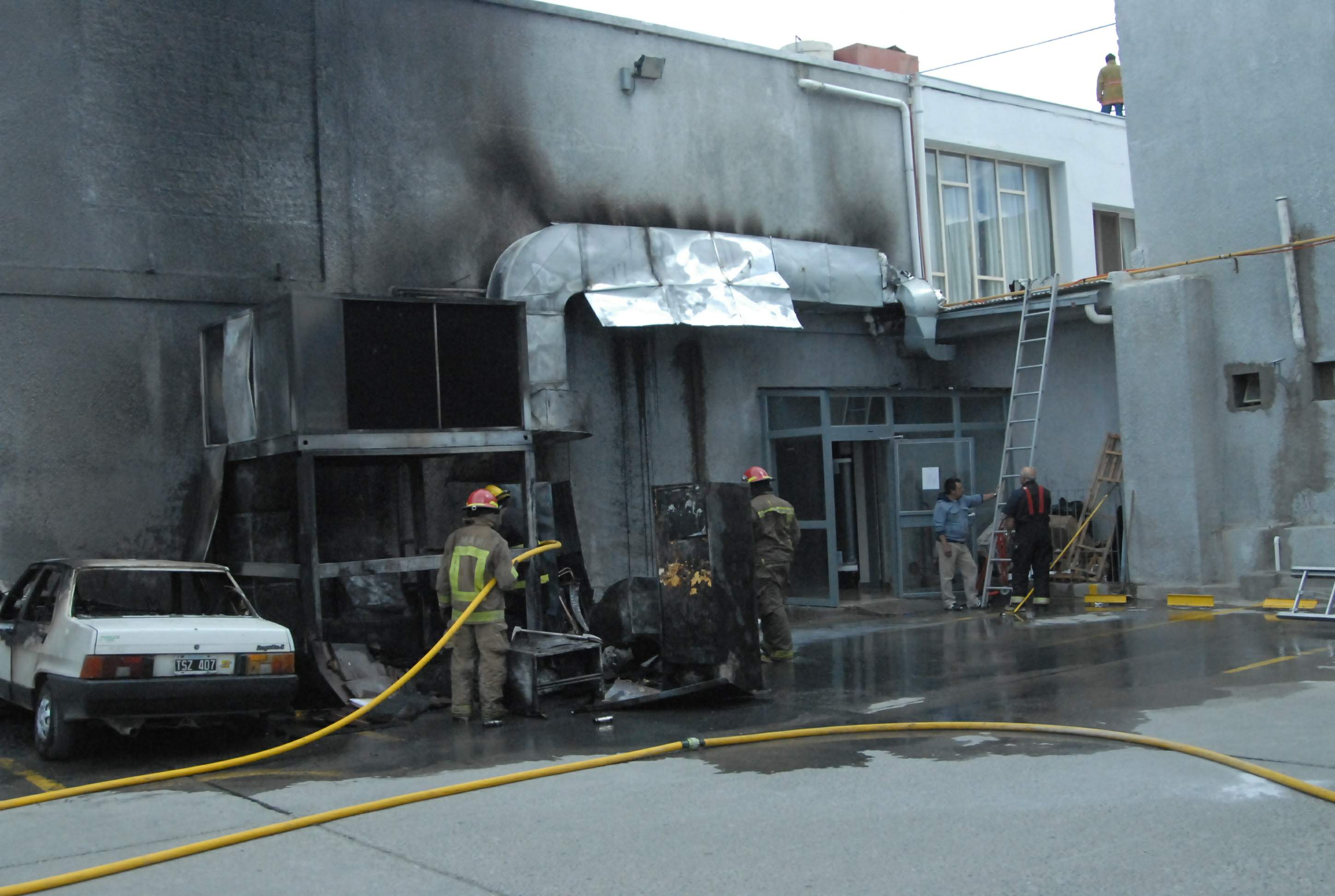 Ardió la sucursal de Frávega en Comodoro