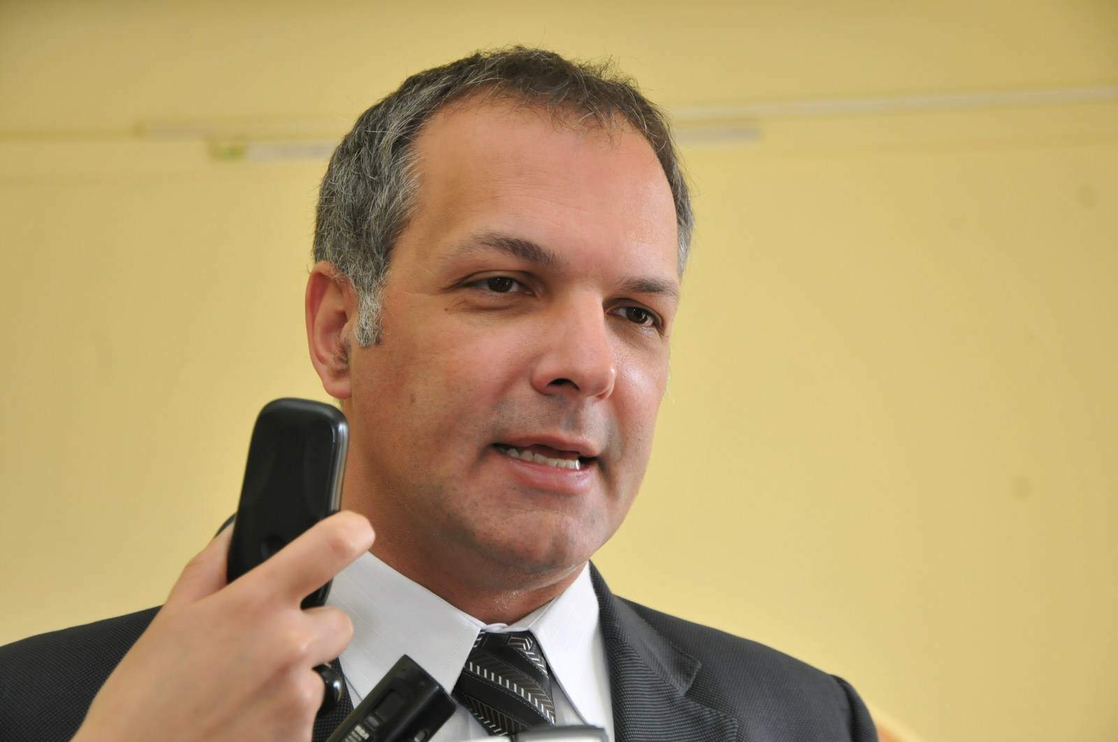 Repudio del gobernador por abuso de menor y represión en comisaría de Trelew