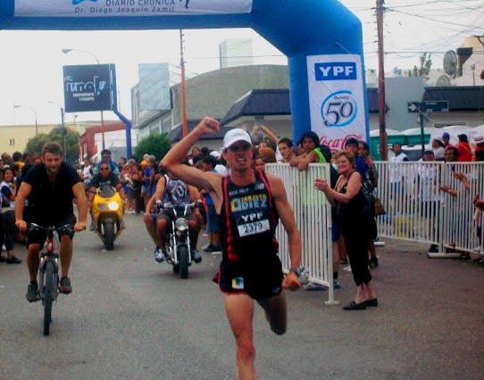Corrida de Crónica: Mérida escoltó a Rojas y Amarillo ganó en mujeres