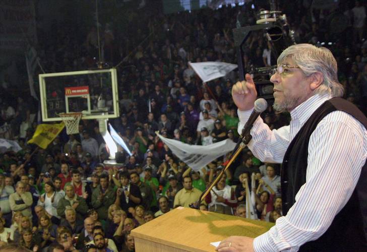 Moyano reclama que Scioli le acepte las renuncias al PJ