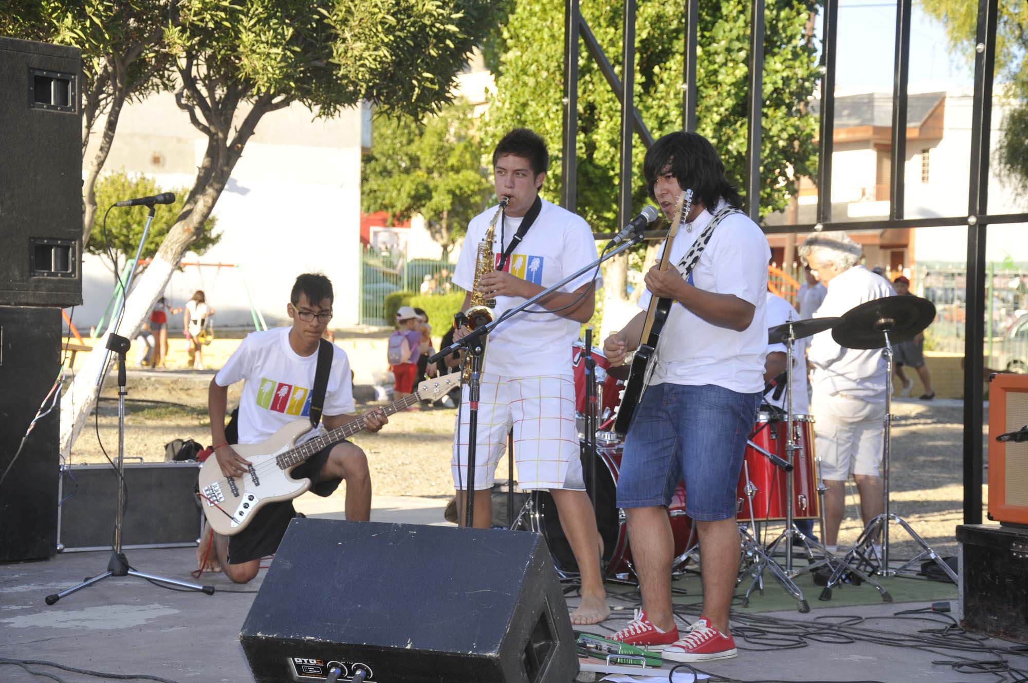 La Plaza España vibró con un espectáculo público para toda la familia