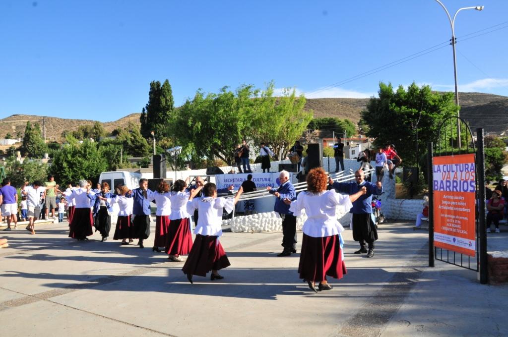 Familias enteras compartieron los festivales públicos en plazas locales