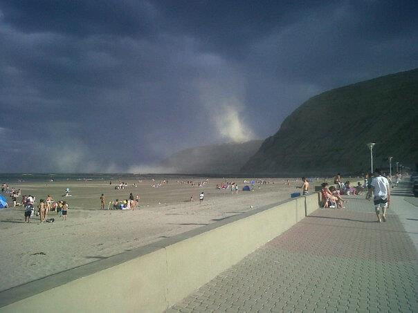 Tormenta de arena atemorizó a bañistas en Rada Tilly
