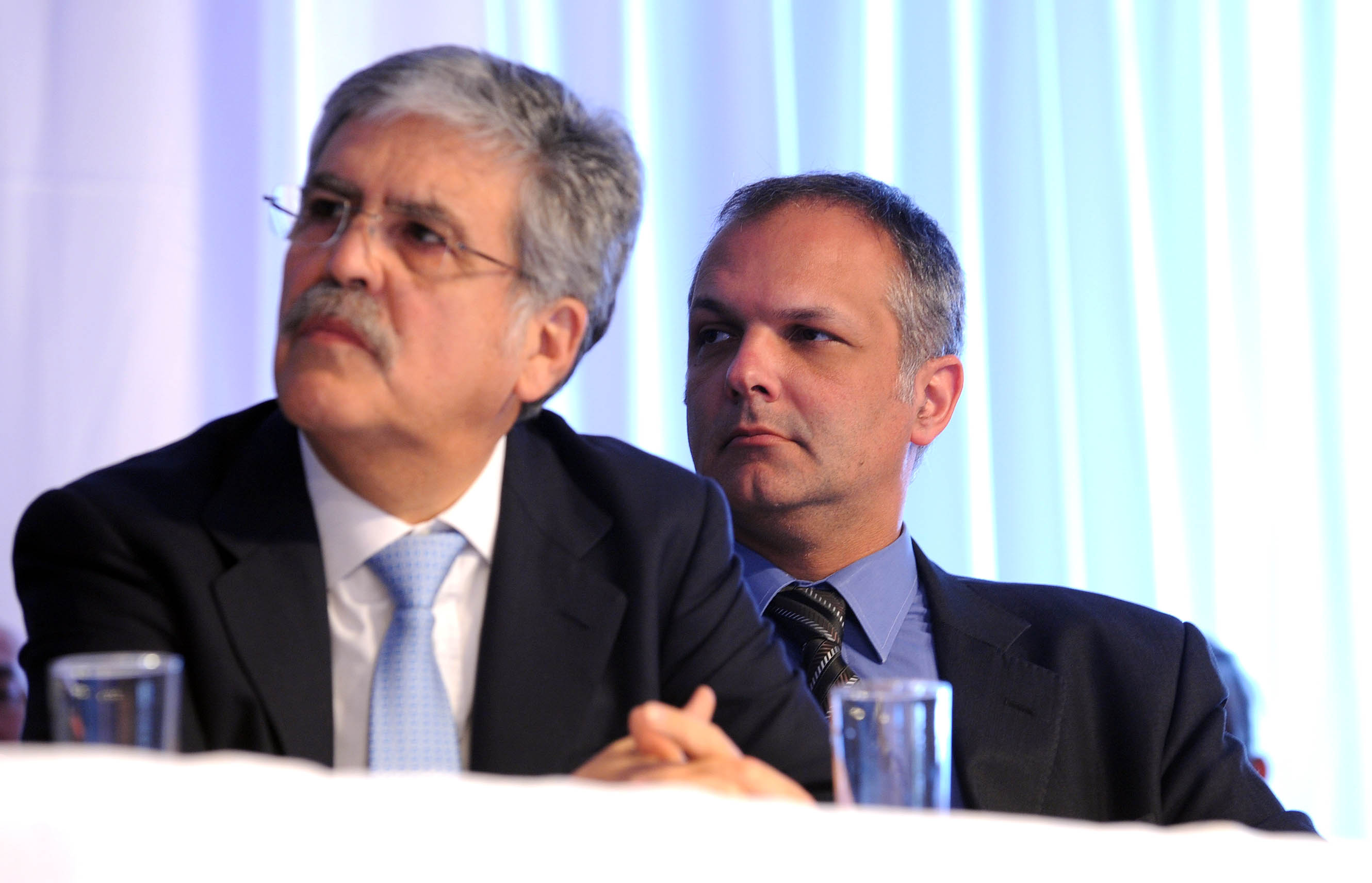 Buzzi instó a las petroleras a “hacerse cargo del pasivo”