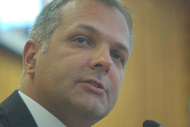 Buzzi anunció que será contundente el castigo contra UOCRA