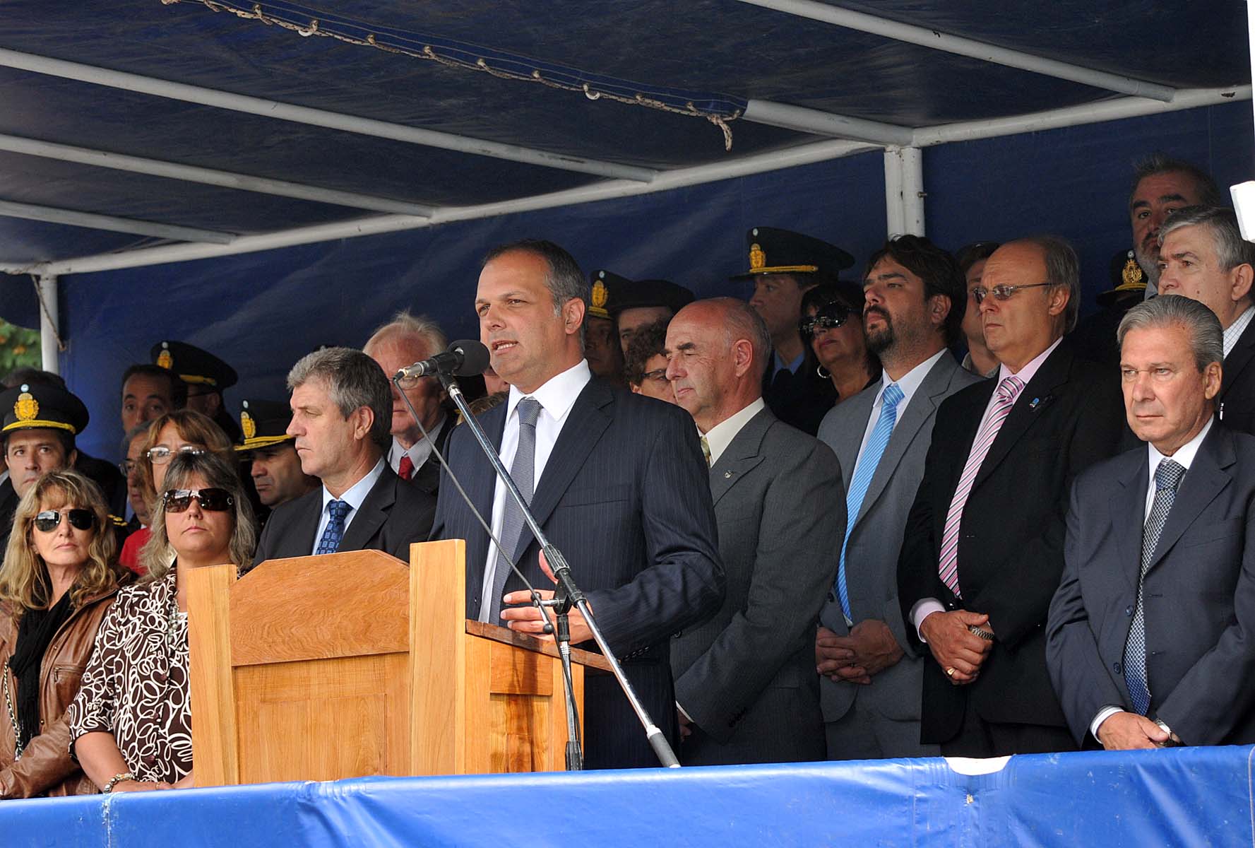 Buzzi anunció importantes obras en el Aniversario de Esquel