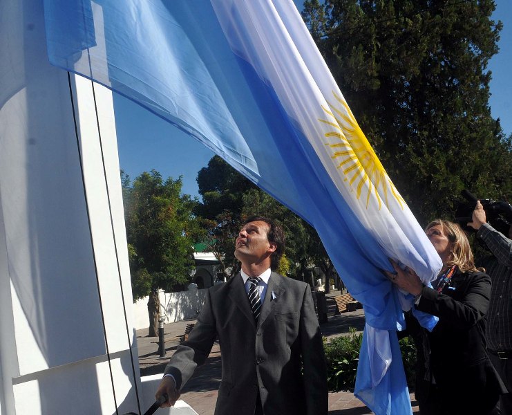 Se conmemoró en Rawson el bicentenario de la bandera nacional