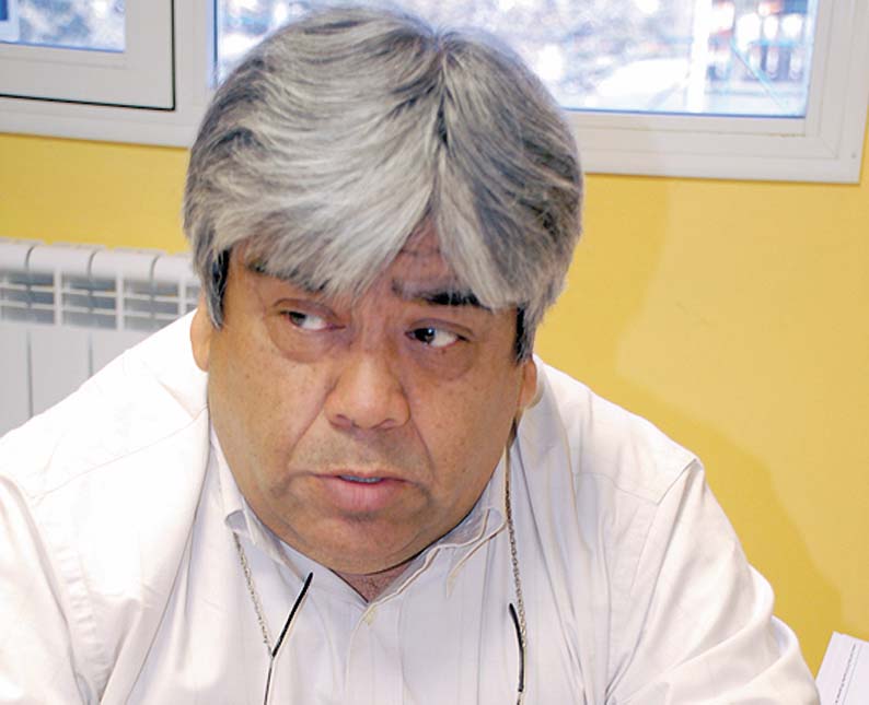 Gómez acusó a Pérez Catán de “enterrar de cabeza” al ‘dasnevismo’