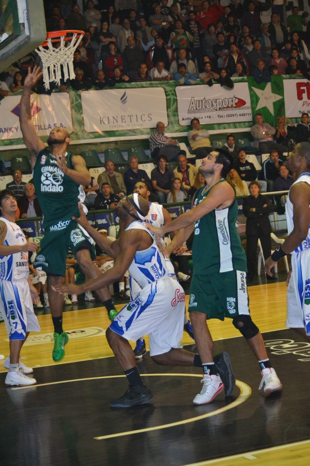 Gimnasia no pudo resolver la defensa de Quimsa y cortó su racha de local