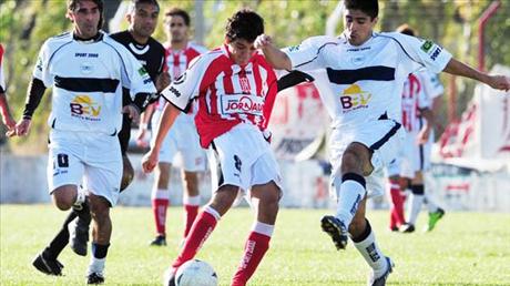 El ‘Lobo’ ganaba en Trelew pero se lo dieron vuelta con un hat-trick