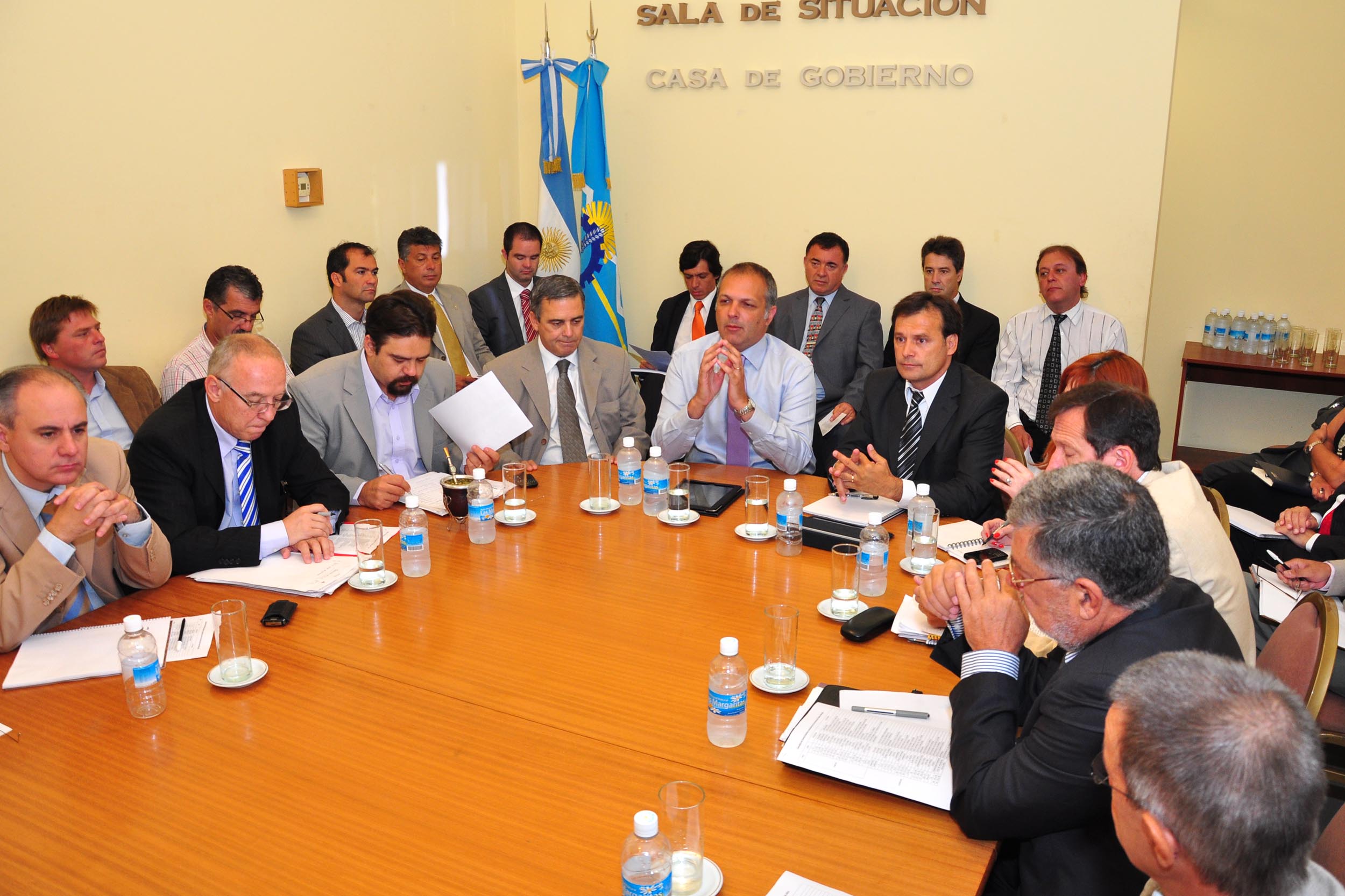 Petroleras, paritarias y seguridad, en la agenda del gabinete provincial