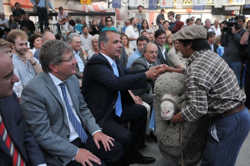 Buzzi dijo en la Rural que esto ya no es “una tribuna de responsabilidades y culpas cruzadas»