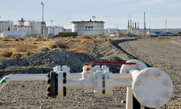 Las trabas legales que enfrenta el gobierno para intervenir YPF