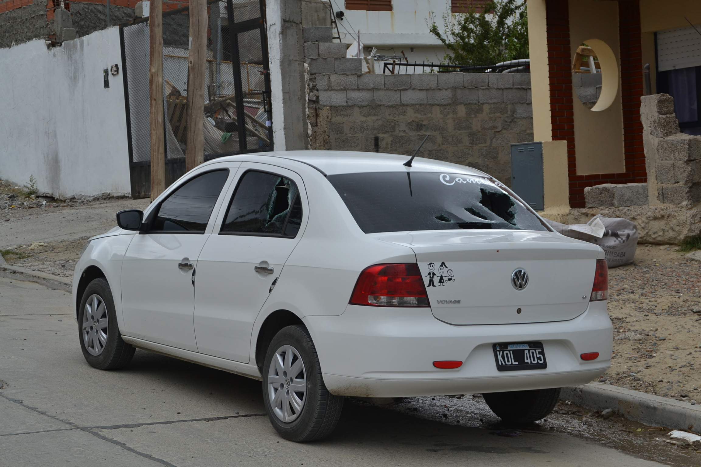 Balean a deportista y resulta dañado auto del ‘Tigre’ Saldivia