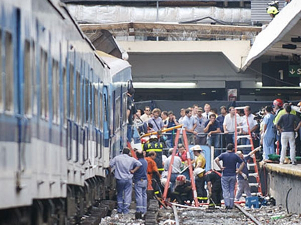 Expertos inician las pericias al tren de la tragedia