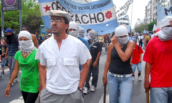Quebracho amenazó con tomar la Casa del Chubut en Buenos Aires