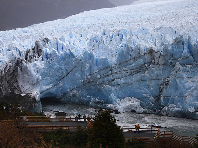 El glaciar rompió de madrugada y el espectáculo fue para pocos