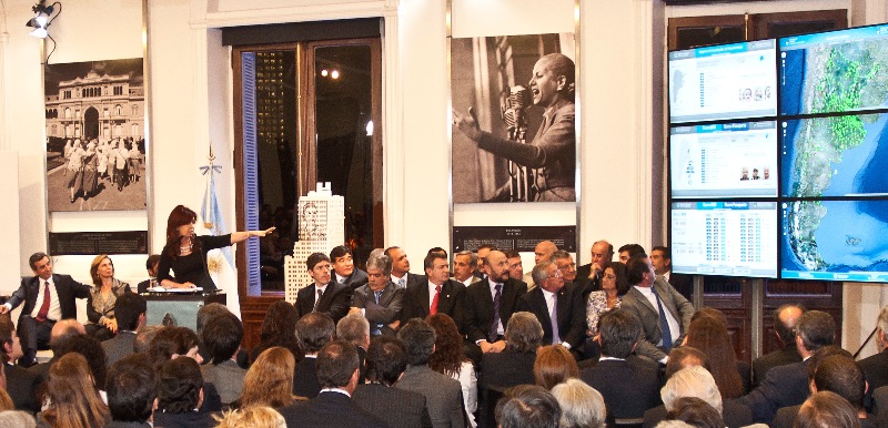 Buzzi participo del anuncio del proyecto de modernizacion de los DNI