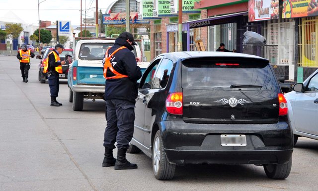 La Policía lleva adelante controles en toda la provincia