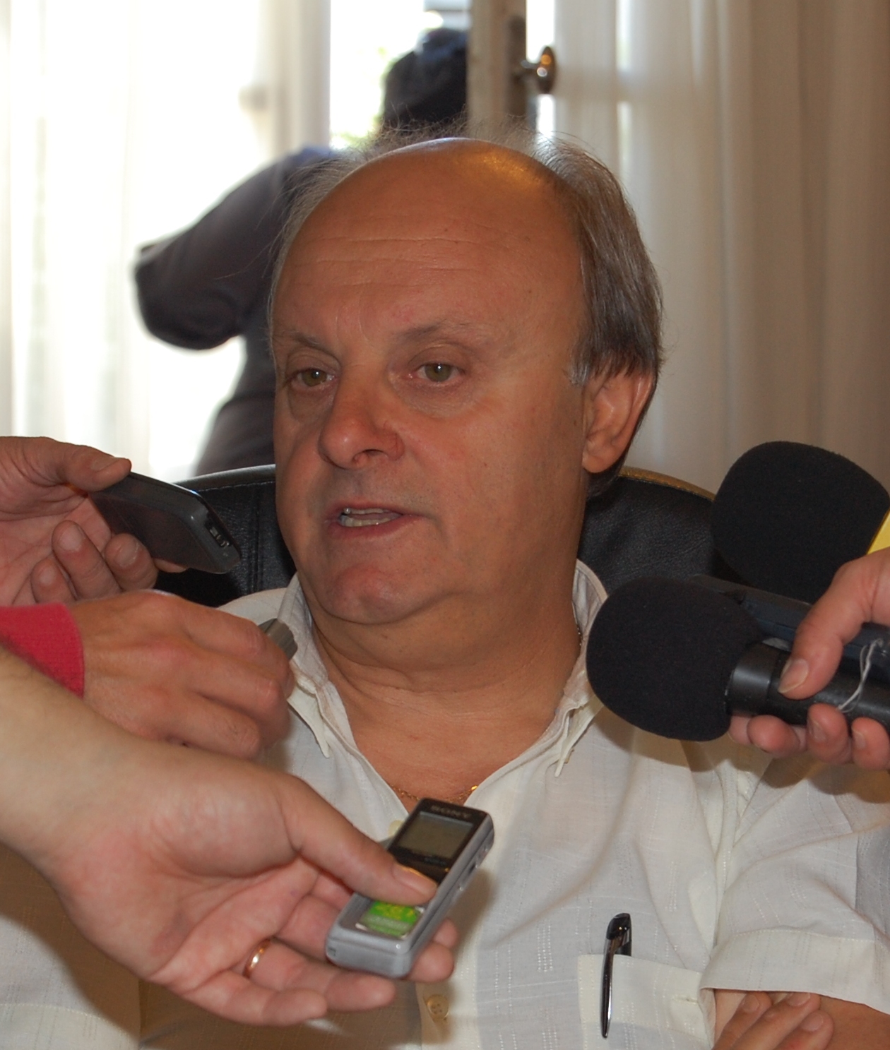 Di Pierro denunció que YPF  «junta la plata y funde las empresas»