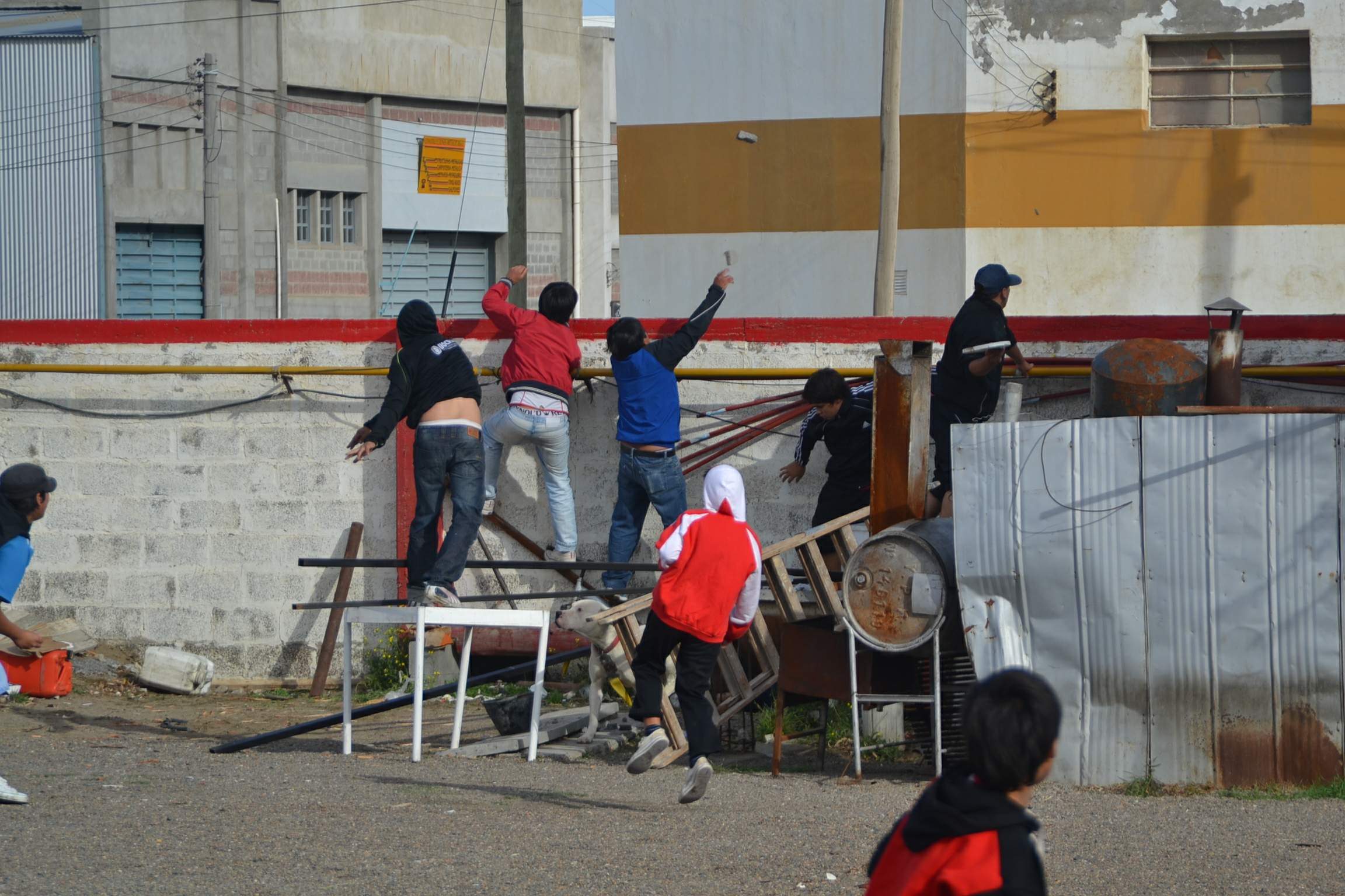 Hubo incidentes en la previa de Huracán-Deportivo Roca