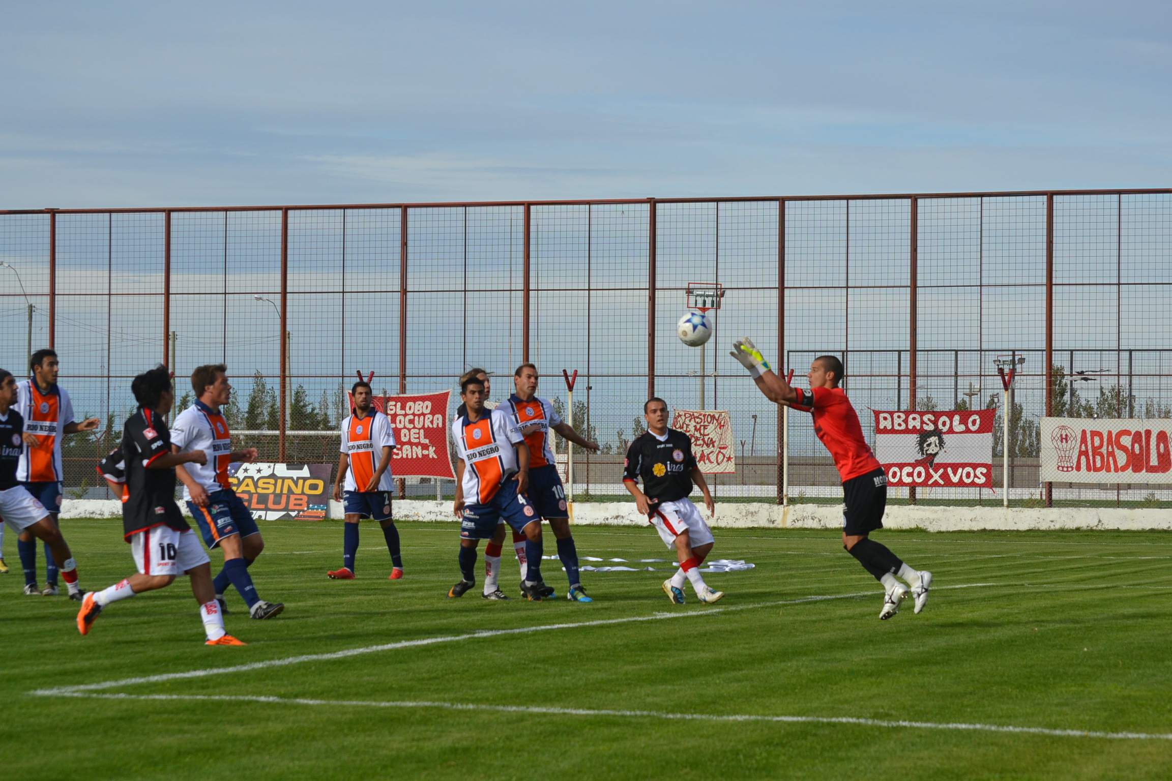 Huracán empató con Roca y quedó al borde de la clasificación