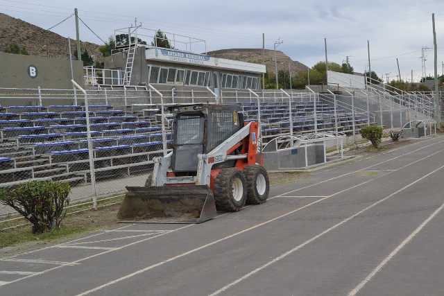 Trabajan en la refacción del  Club Huergo y el Estadio Municipal